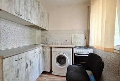 Apartament cu 2 camere nedecomandat, mobilat în Podu Roș