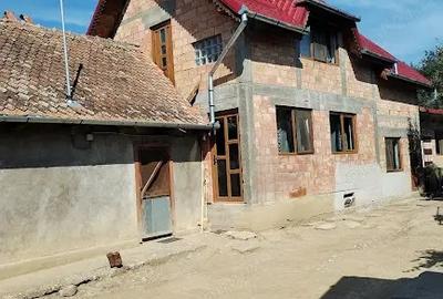 Casă cu 5 camere cu Teren 1337 Mp în Belin - 2