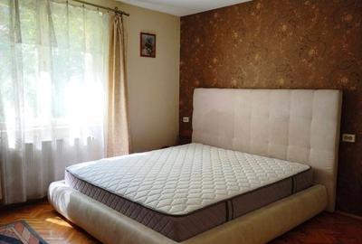 Apartament cu 4 camere decomandat, mobilat în Cornișa - 1