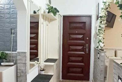 Apartament cu 2 camere decomandat în Micro 16