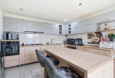 Casă individuală cu 5 camere cu Canalizare în Lumina - 3