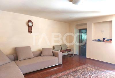 Casa 214 mp utili singur in curte 800 mp teren zona centrala Cisnadie - 13