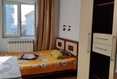 Inchiriez apartament 3 camere - 6