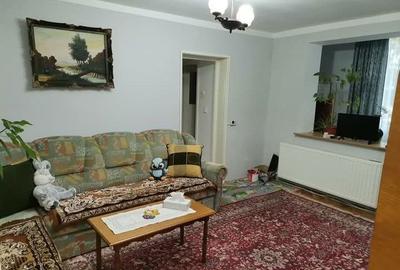 Apartament cu 3 camere semidecomandat în Central - 1