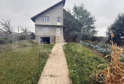 Casă individuală cu 6 camere cu Canalizare în Periferie
