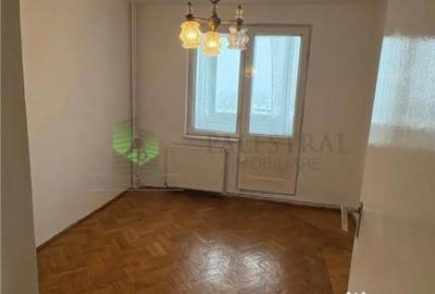 Apartament cu 3 camere decomandat în Astra