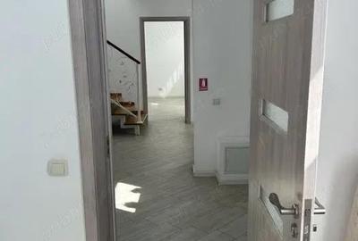 Hala Traian se inchiriaza casa pentru activitati firme 2 camere 50 mp 500 euro - 2