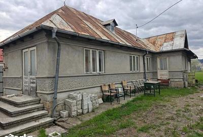 Casă cu 3 camere cu Teren 100 Mp în Central - 1