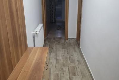 Apartament cu 2 camere decomandat, mobilat în Tractorul