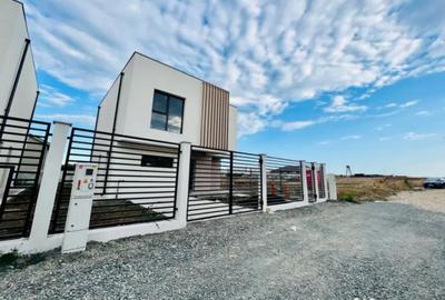 Casă cu 4 camere cu Teren 300 Mp în Lazu - 15