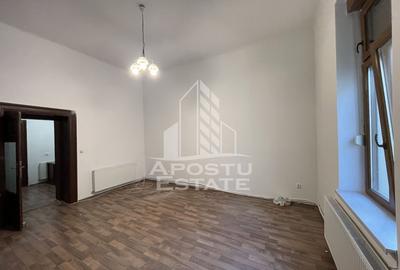 Spațiu comercial, de 47 mp, în P-ța Unirii - 4