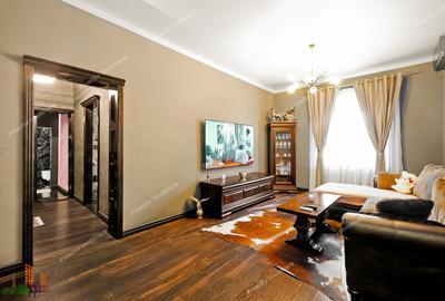 Apartament cu 4 camere decomandat în Central