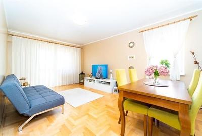 Apartament cu 3 camere decomandat, mobilat în Vlahuță