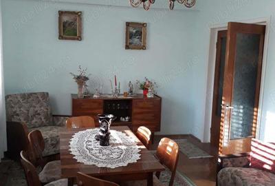 Vand ap.3 cam conf.1 decomandat.bloc de 4 etaje la etajul 4 - 8