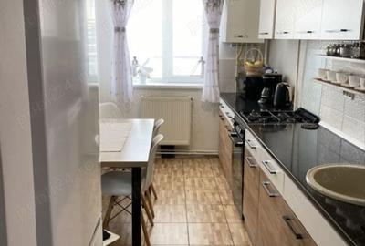 Apartament cu 3 camere decomandat în Florilor - 1