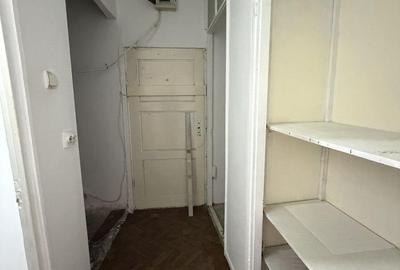 Spațiu comercial, de 27 mp, în Central - 4