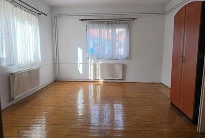 Casă cu 2 camere cu Teren 15 Mp în Unirii - 14