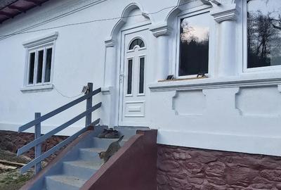 Casă cu 3 camere cu Teren 1000 Mp în Sălătrucu - 2