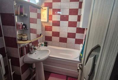 Apartament cu 3 camere semidecomandat în Podu Roș - 1