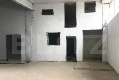 Spațiu comercial, de 1,250 mp, în Central - 8