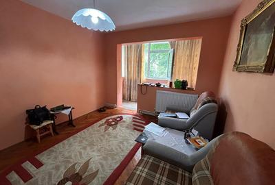 Apartament cu 3 camere semidecomandat, mobilat în Viziru 1 - 2