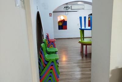 Casă individuală cu 10 camere cu Teren 325 Mp în Moșilor - 10