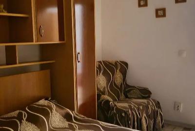 Vand apartament 2 camere, la parter pe strada Oituz - 6