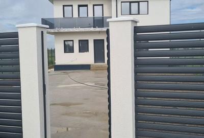 Casă cu 4 camere în Răzvad - 2