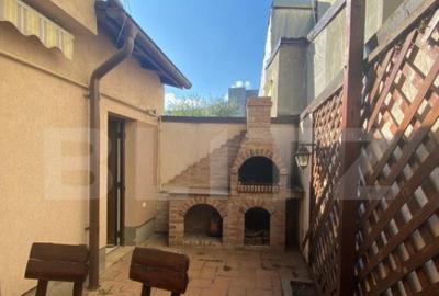 Casă cu 7 camere cu Teren 360 Mp în Democrației