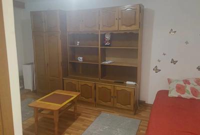 Inchiriez garsoniera - 2