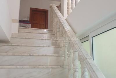 Casă cu Teren 450 Mp în Central - 1