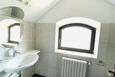 Casă cu 8 camere cu Teren 652 Mp în Sisești - 40