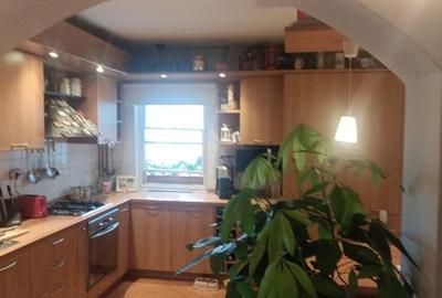 Apartament cu 3 camere decomandat în 13 Septembrie