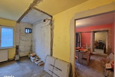 Apartament cu 2 camere semidecomandat în Gojdu