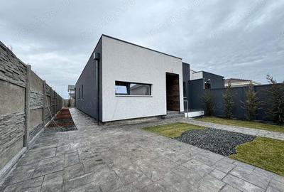 Duplex pe Parter. 3 camere. Curte amenajata. Disponibil Imediat. Duplex pe Parter. 3 camere. Curte amenajata. Disponibil Imediat. - 1