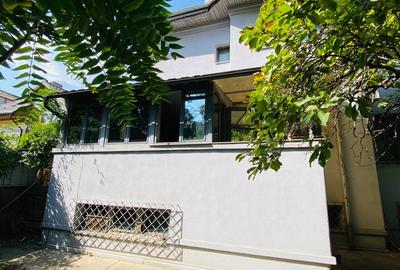 Casă cu 7 camere cu Canalizare în Domenii - 1