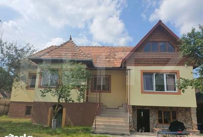 Casă cu 4 camere decomandat cu Teren 1000 Mp în Petrești - 2