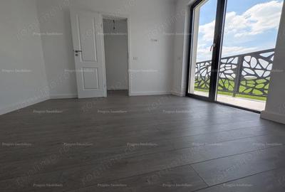 Casă cu 4 camere în Central - 2