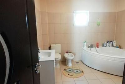 Casă individuală cu 7 camere cu Teren 1000 Mp în Central - 6