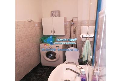 Vanzare apartament  3 camere - 2