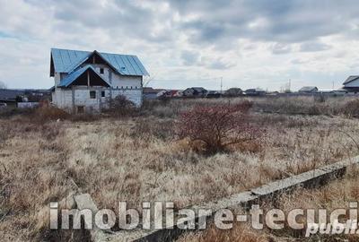 Casa la rosu cu 1000 mp teren in com Munteni, parter ?i mansarda - 15