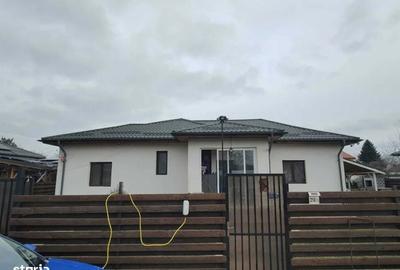 Casă cu 4 camere cu Teren 480 Mp în Domnești