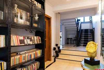 Casă cu 7 camere cu Teren 266 Mp în Central - 2