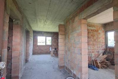 Casă cu 4 camere cu Teren 1600 Mp în Central - 17