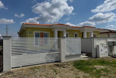 Duplex pe parter 3 camere 2 bai Mosnita Noua - 2