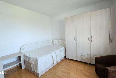 Garsonieră decomandată în Tractorul