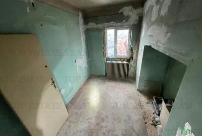 2 garsoniere adiacente la rosu pe Calea Grivitei, etaj 4 - 2