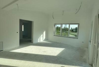 Casă cu 3 camere cu Teren 9000 Mp în Tăuții-Măgherăuș - 11