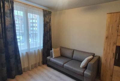 Inchiriez apartament de 3 camere situat central-G-ral Magheru, etaj 1 - 6