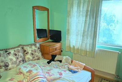 Vand apartament 3 camere semidecomandat in Deva, zona Micro 15, etaj 3 - 4